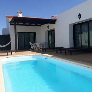 Chalet Con Piscina De 3 Dormitorios Сasa de vacaciones Lajares